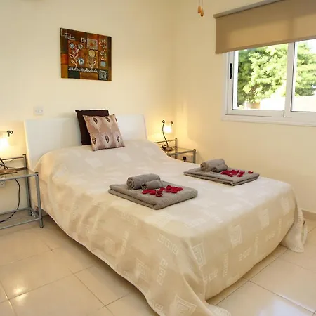 Sirena Lighthouse 1, A Wonderful Sea View With Netflix דירה פאפוס